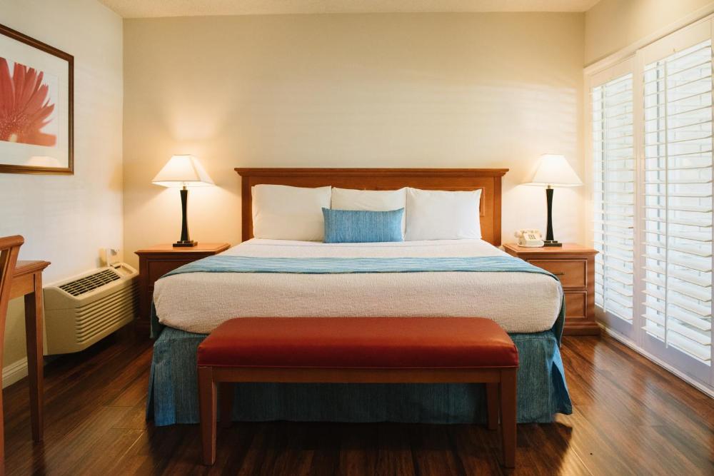 Standard King Room interior