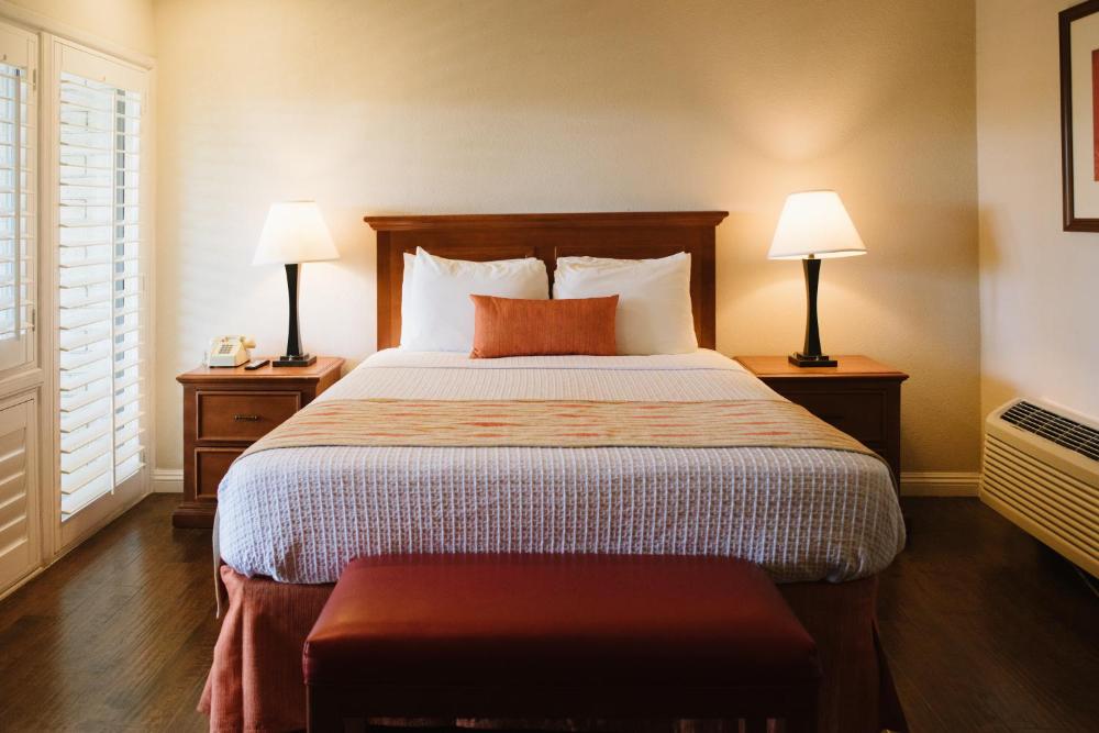Standard Queen Room interior